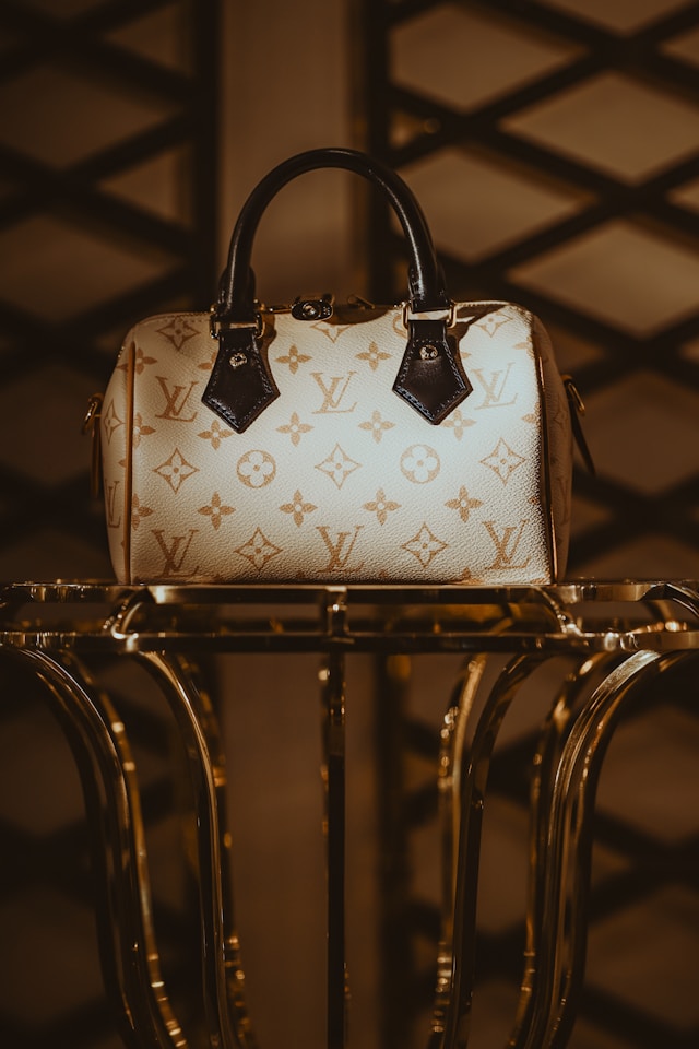 Louis-Vuitton Lusso Punto